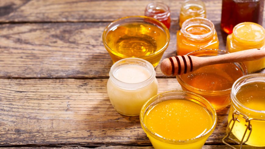 Diferențele între: mierea de manuka, mierea normală și miere crudă
